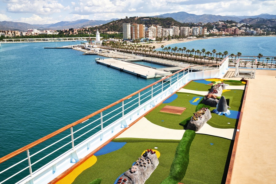 Marella Cruises Marella Voyager Minigolf ©Tom Fallon.jpg